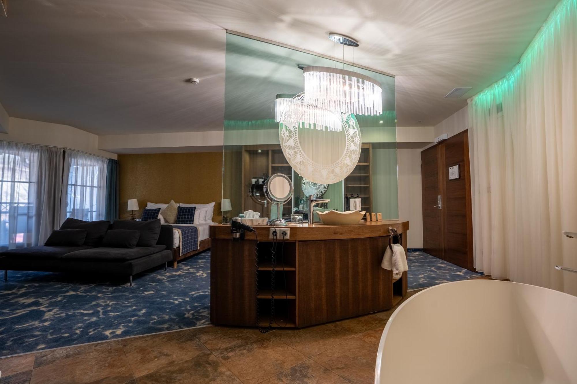 Cascade & Hotel 4*