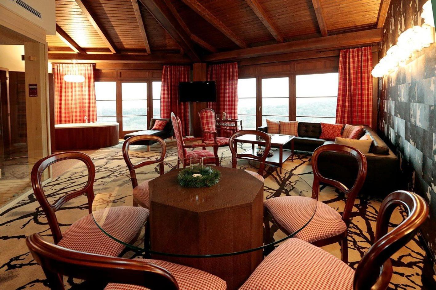 Cascade & Hotel 4*